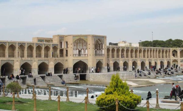 Iran-Friday-evening-Esfahan-sitting-steps