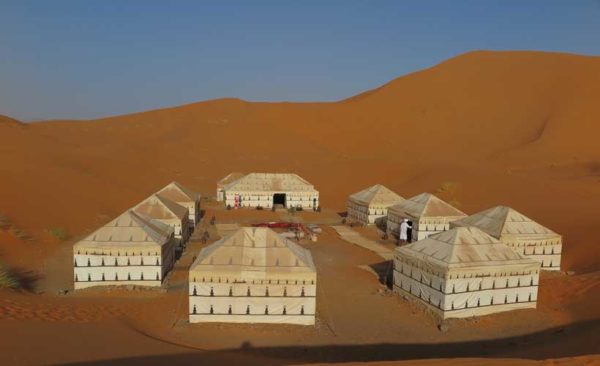 Morocco-tents-in-desert
