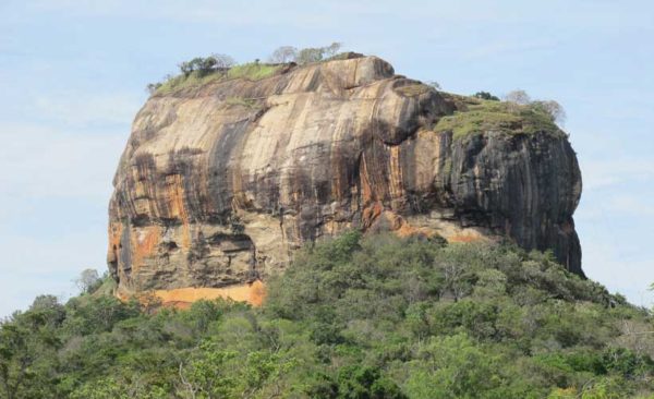 Sri-Lanka-Sigiriya-rock-up-close