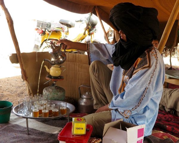 Berber-tea-pouring