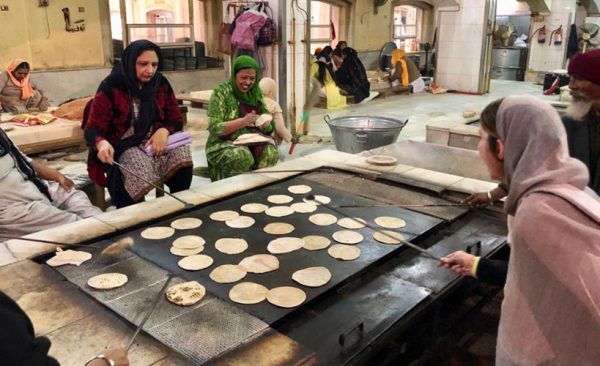 Cooking-at-the-Sikh-temple