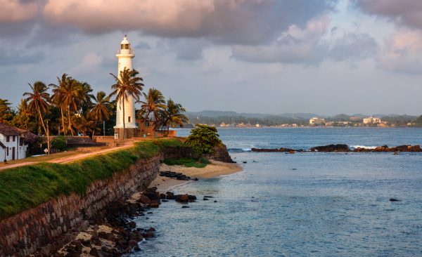 Walk on the promenade to Galle lighthouse