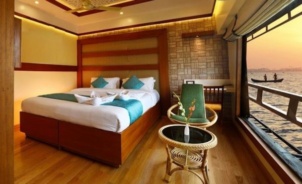 Style of accommodation on the houseboat